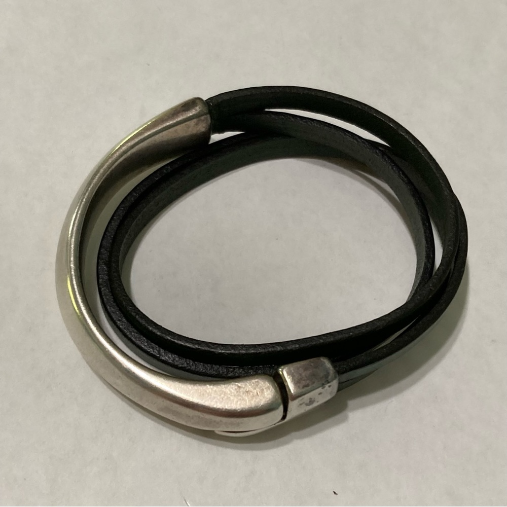 Unique Green Leather strap wrap bracelet metallic U shape magnetic closure - Picture 6 of 10